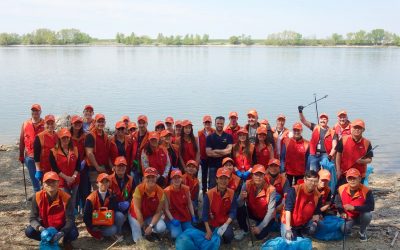 SKOH∙SKBM members carry out volunteer activities to pick up garbage along the Danube River in Komarom